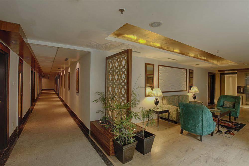 Hotel Levana, Hazratganj Lucknow Bagian luar foto